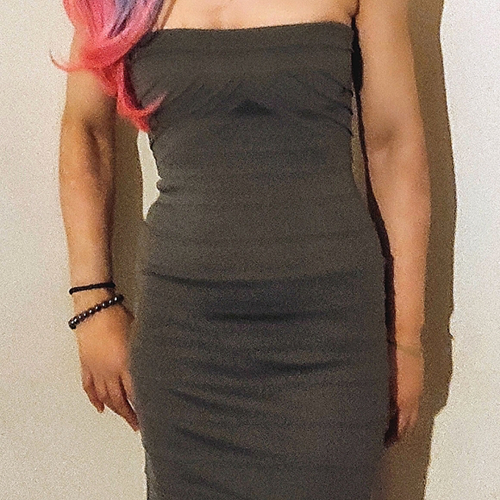 Host Pic- BCBG MAXAZRIA-EUC-GREY HORIZONTAL-LINES BODYCON STRAPLESS DRESS-SIZE:2